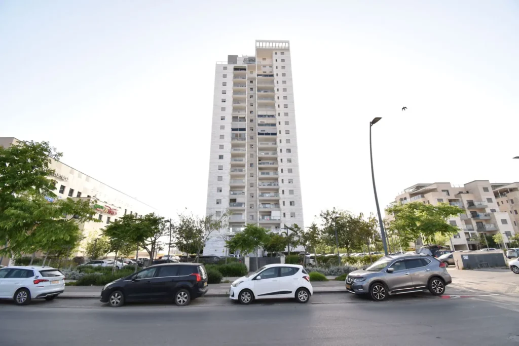 למכירה דירה 3 חדרים מבנה הבניין